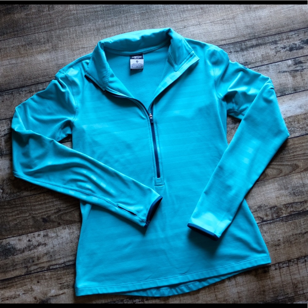 Nike Dri-Fit Light Pullover - Medium